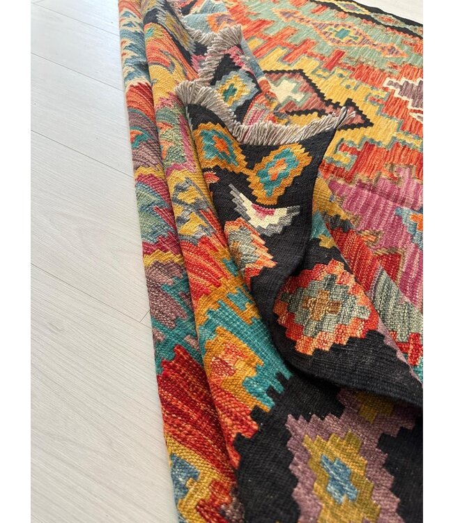 Naila kalim 308x207 cm