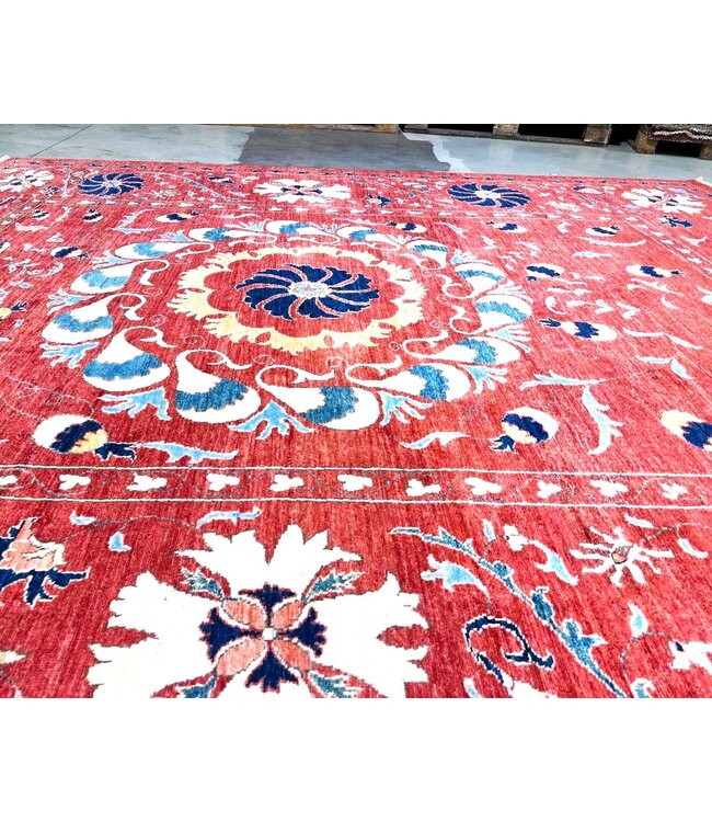 318 x 264 cm handgeknüpfter Suzani-Kazak-Teppich