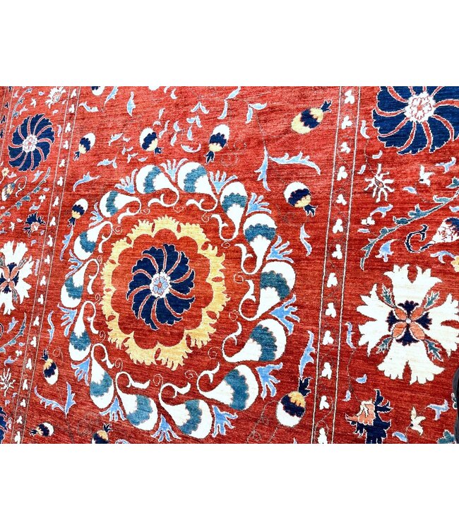 318 x 264 cm handgeknüpfter Suzani-Kazak-Teppich