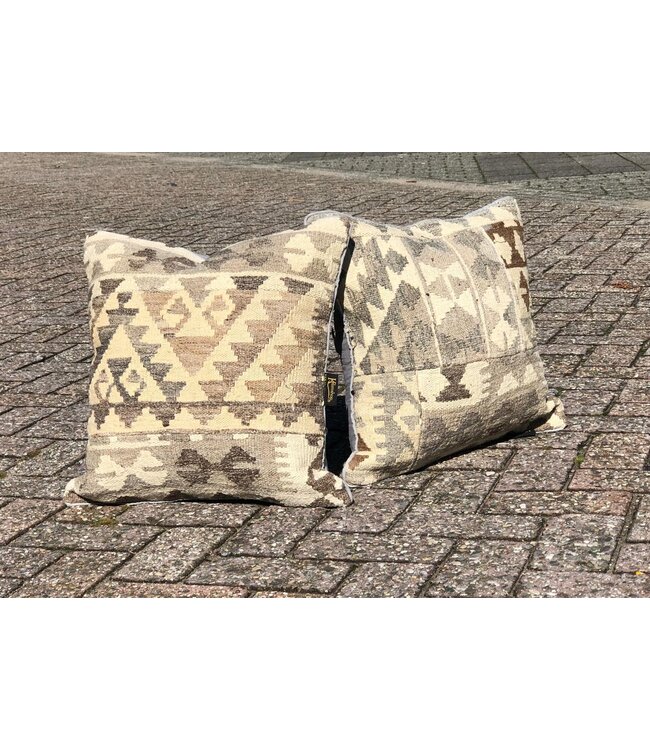 2x kelim kussens traditioneel kilim ca 45x45  cm met vulling