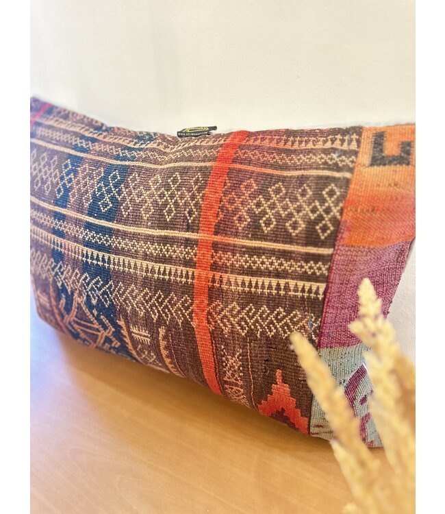 Kelim-Kissenbezug mit Füllung. Handgefertigte Kelim-Kissen, ca. 40x60 cm
