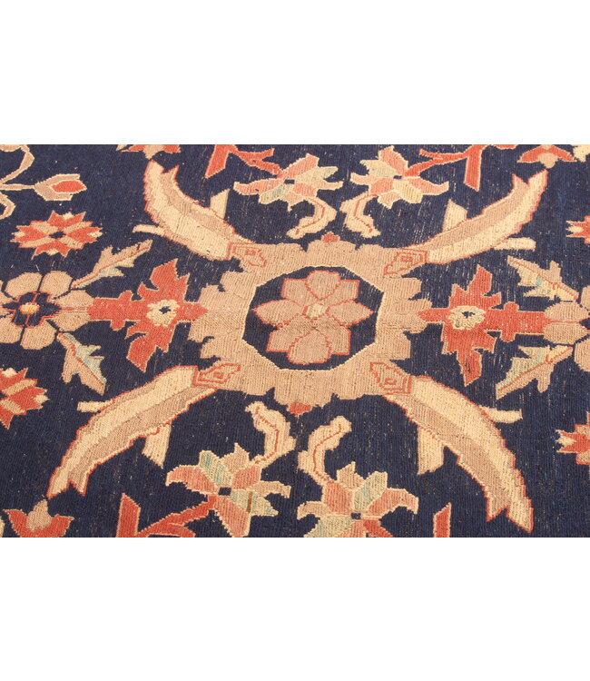 Handwoven Sumak kilim rug 391x296 cm