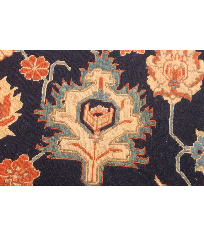 Handwoven Sumak kilim rug 357x273 cm