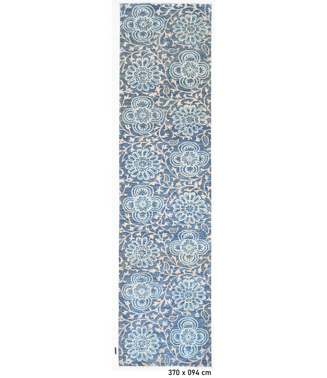 Luxe Handgeknoopte Wol Loper – Blauw Bloemenpatroon – 370 x 94 cm – Ambachtelijk Oosters Vloerkleed