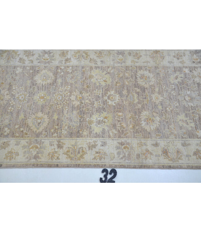 Zacht beige-grijs handgeknoopt wollen loper tapijt met klassiek patroon – 293 x 080 cm