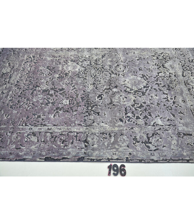 Lilac-Grey Antique Rug – Hand-knotted Wool Carpet – 195 x 140 cm