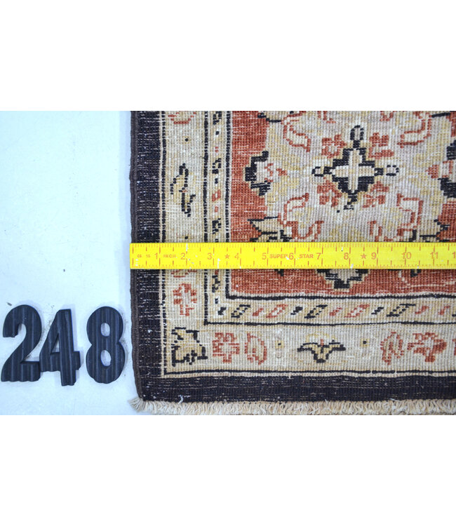 Zwart-Rood Antiek Tapijt met Bloemenpatroon – 271 x 176 cm