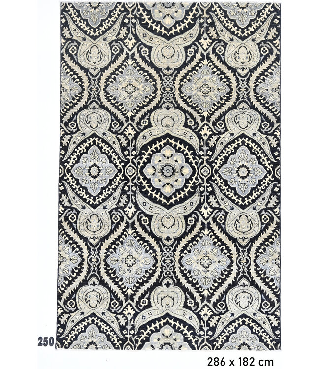 Zwart-Beige Kazak Tapijt met Geometrisch Patroon – 286 x 182 cm