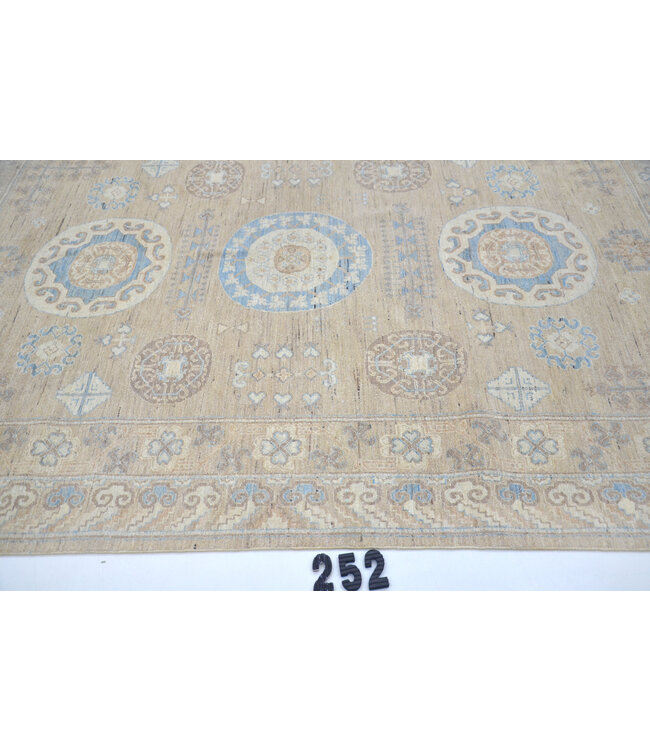 Beiges Vintage Handgeknüpftes Wollteppich mit Geometrischem Muster – 257 x 170 cm
