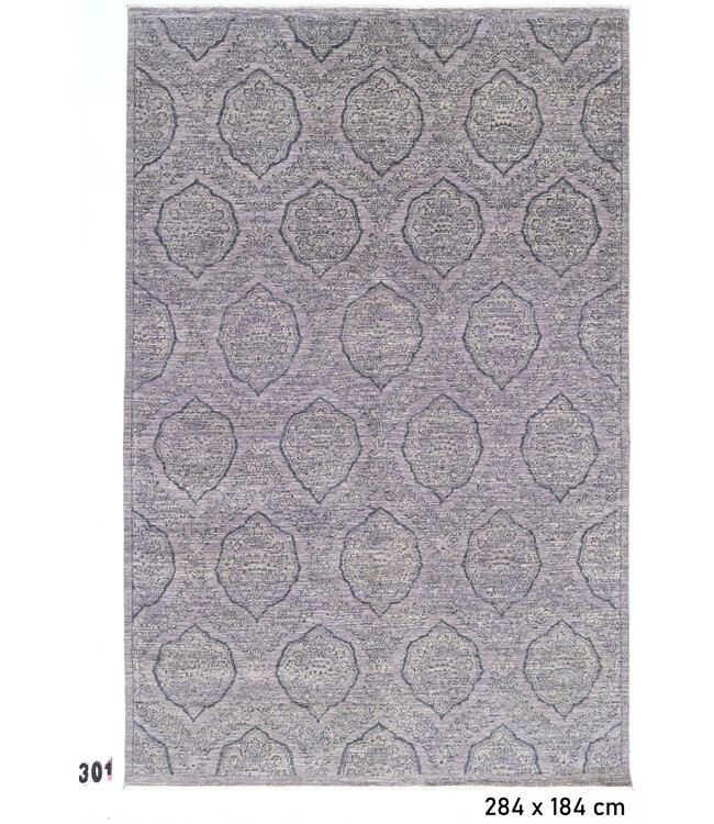 Vintage Hand-Knotted Wool Rug – 284 x 184 cm