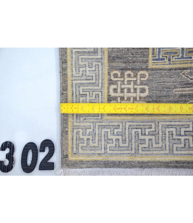 Modern Hand-Knotted Wool Rug – 236 x 162 cm