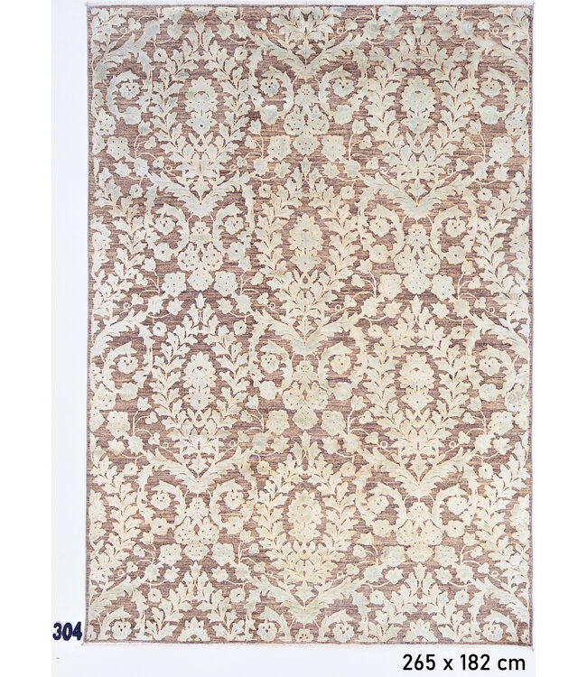 Beige Ziegler pattern rug – 265 x 182 cm