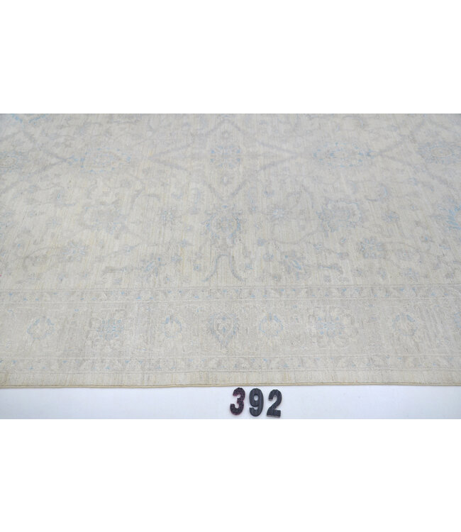 Light Beige Ziegler Pattern Hand-Knotted Wool Rug – 306 x 197 cm