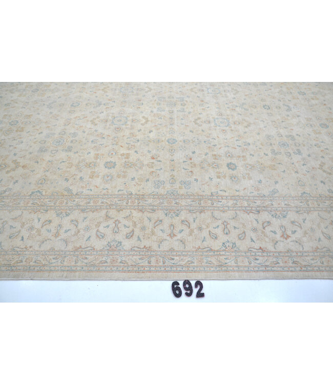 Vintage, Beige and Blue, 416 x 297 cm – Hand-Knotted Wool Rug with Classic Pattern