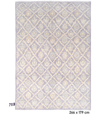 Lila Ziegler Vloerkleed – Klassiek Diamantmotief – 266 x 179 cm Lila Ziegler Vloerkleed – Klassiek Diamantmotief – 266 x 179 cm