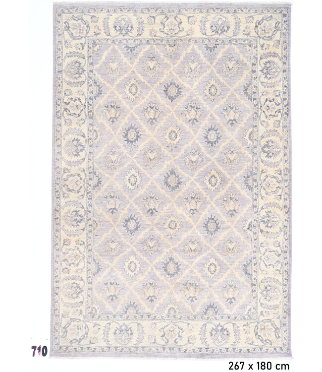 Lilac-Cream Ziegler Rug – Classic Medallion Pattern – 267 x 180 cm