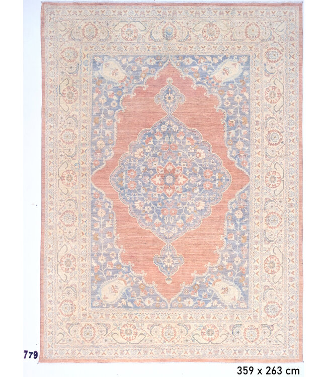 Handwoven Vintage Rug - 359 x 263 cm - Wool and Antique Design