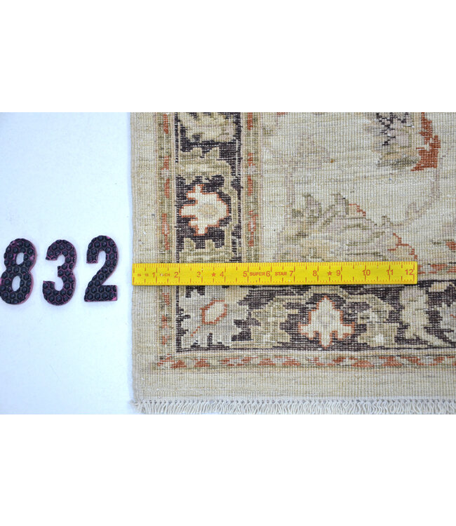 Beige Ziegler Runner with Dark Border – 368 x 72 cm – Classic Floral Design