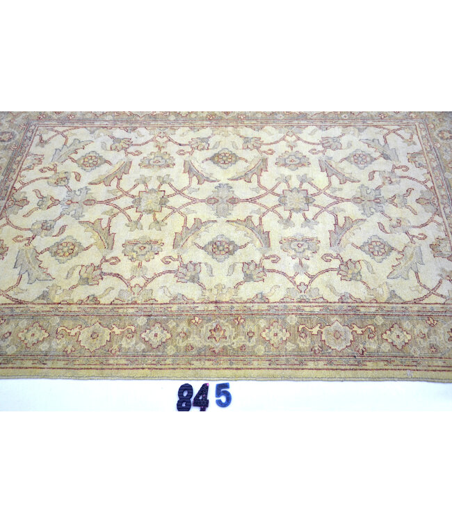 Vintage Wollen Handgeknoopte Tapijt in Lichte Gele Kleur – 190 x 124 cm