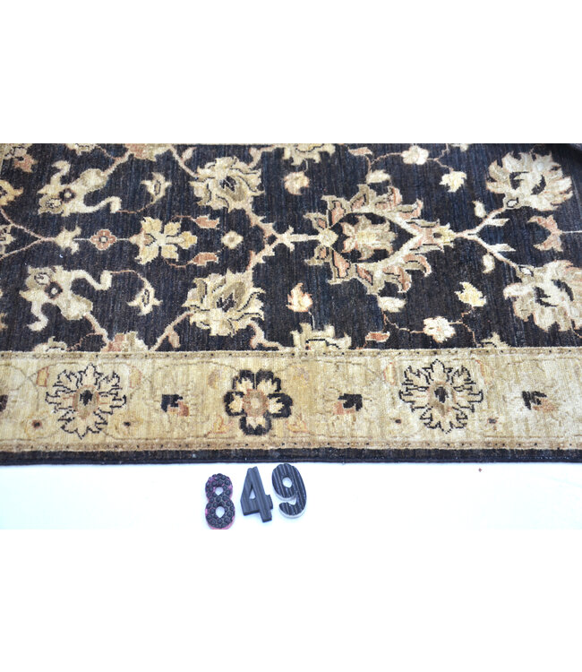 Ziegler Wool Hand-Knotted Rug in Black and Beige – 359 x 076 cm