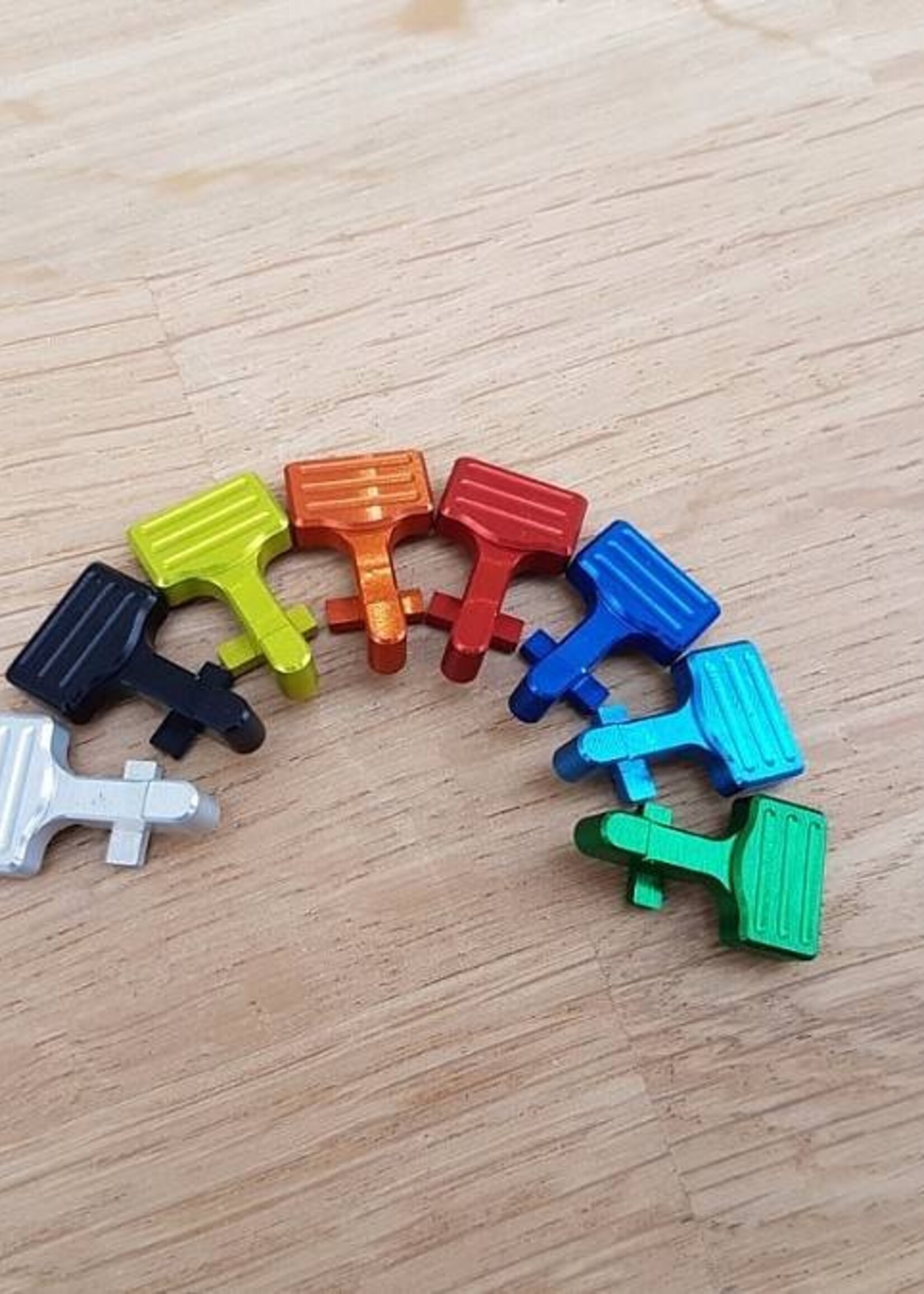 RetroArms CNC Bolt Catch M4 AEG (B Type - Gold)