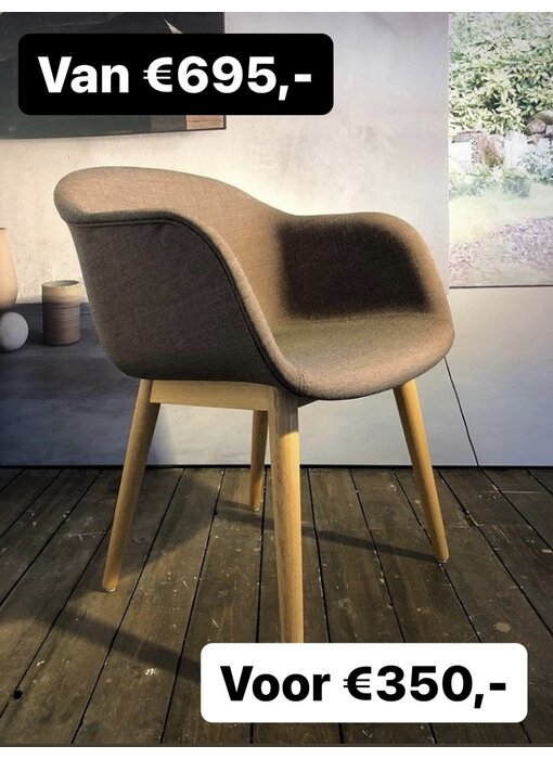 Muuto Fiber armchair wood Oak Naturel base Showroommodel Muuto Kvadrat Remix 672 Afmetingen: B54,5 x D56 x H77 cm