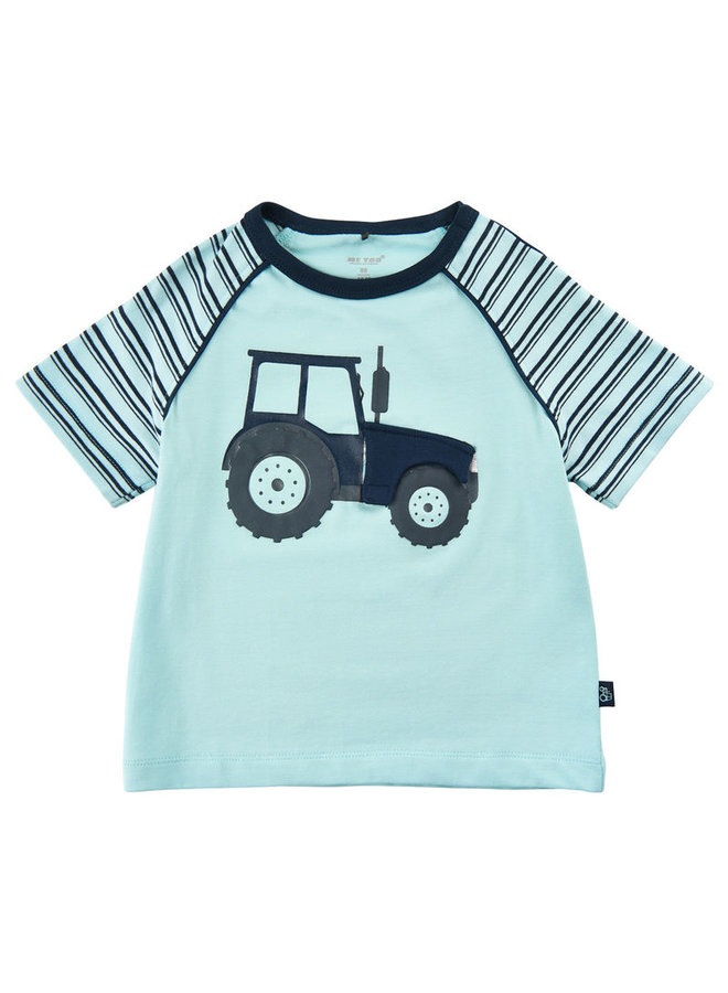 T-shirt with tractor print and hatch to engine