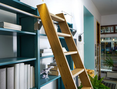 Houten bibliotheektrap