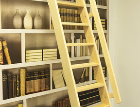 Doorlopende houten trapleuning
