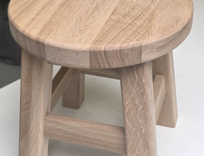 Houten krukje (eikenhout)