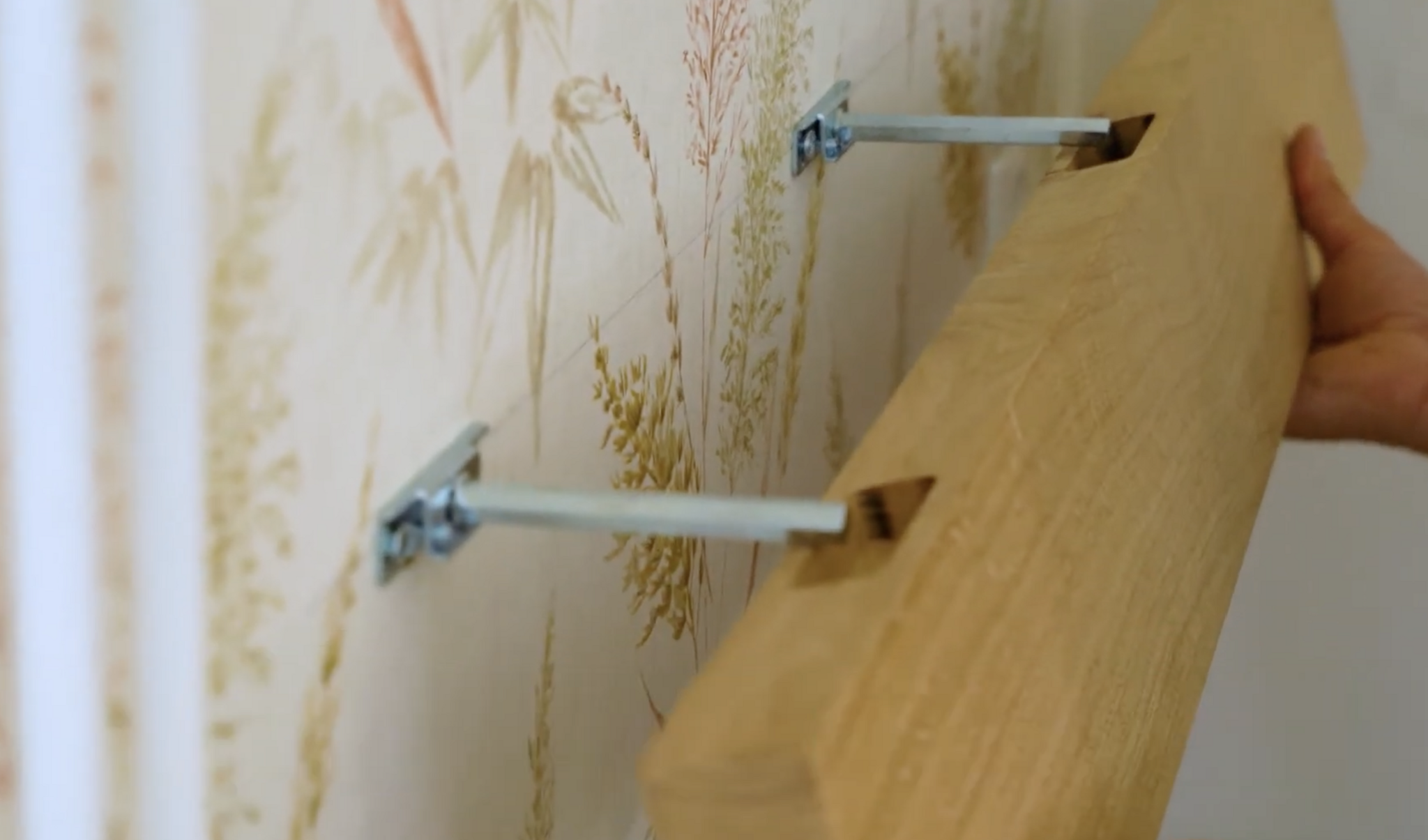 Wandplank bevestigen