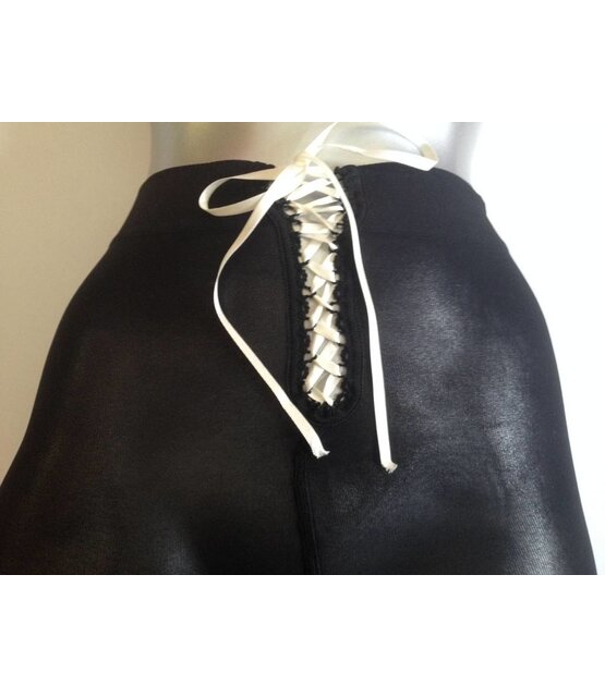 Clio Zwarte 40 denier opaque panty met en rose veterbinding in het boord