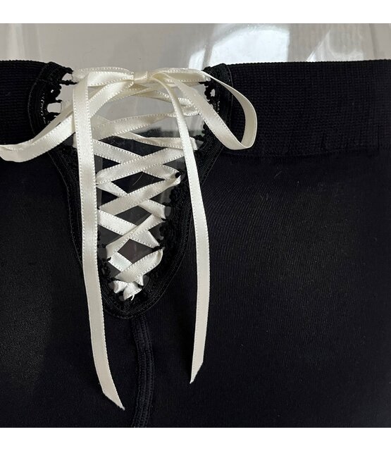 Clio Zwarte 40 denier opaque panty met en rose veterbinding in het boord