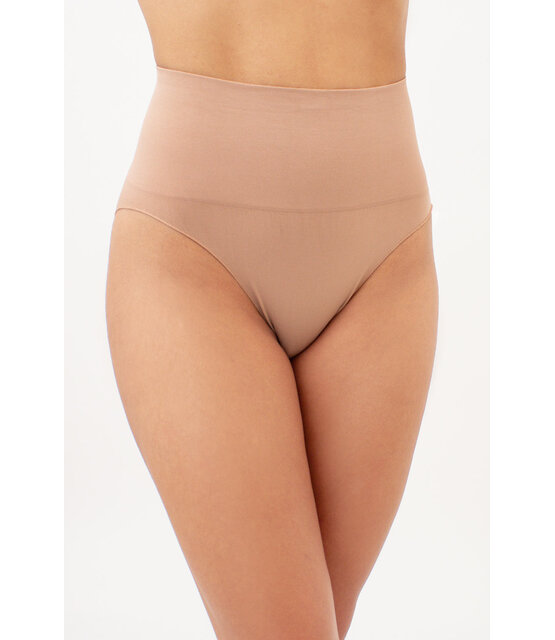 Naadloze string met licht corrigerend effect.