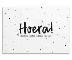 Zoedt Kaart met tekst 'Hoera confetti, knuffels en kusjes voor jou'
