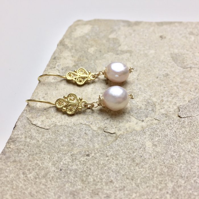 Atelier Albertine Vermeil gouden parel oorbellen filigrain