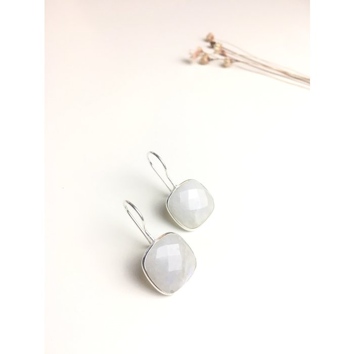 Atelier Albertine Sterling zilveren oorbellen Maansteen square