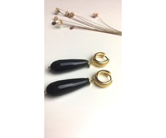 Atelier Albertine Vergulde zwarte onyx druppel oorbellen
