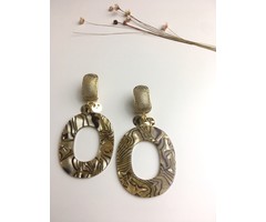Atelier Albertine Ovale leopard resin oorbellen met vergulde elementen