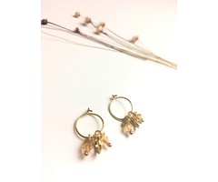 Atelier Albertine Vergulde oorringetjes met Swarovski bedeltjes