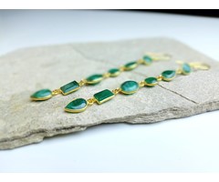 Atelier Albertine 925 vergulde oorbellen met smaragd groene edelstenen