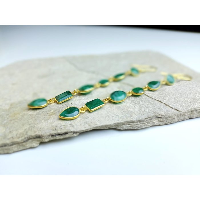 Atelier Albertine 925 vergulde oorbellen met smaragd groene edelstenen