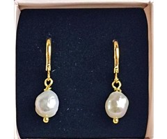 Atelier Albertine Gouden oorbellen met zoetwaterparel