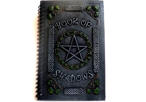 Buch der Schatten mit Pentagramm 