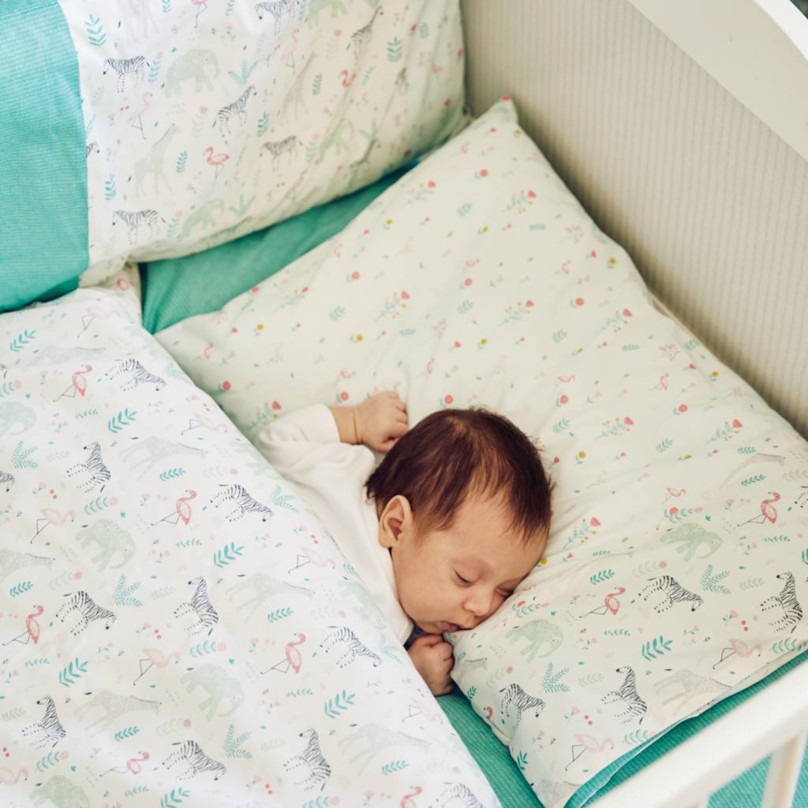 Katia Fabrics Naaipatroon  lakenset en beschermers voor babybed (BA2)