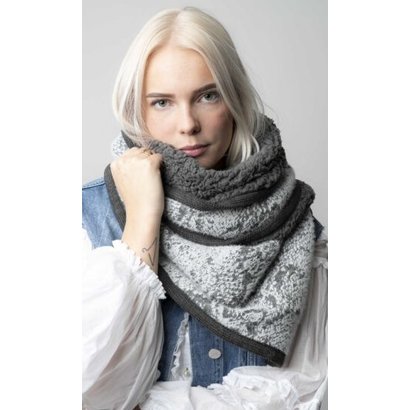 STOLT SJALEN Stolt Scarf ADINA in grauweiß gemischt und innen mit einem dunkelgrauen Teddy