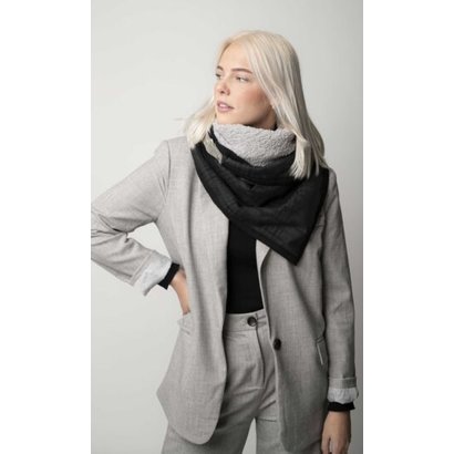 STOLT SJALEN Stolt Scarf Blix in black check pattern