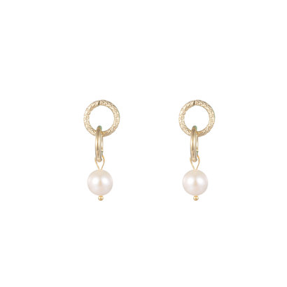 GO-DUTCH LABEL Go Dutch Label Ear Stud With Pearl Charm Gold Colored