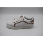 witte sneaker met champagne versiering