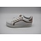 witte sneaker met champagne versiering